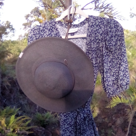 Floral Jumpsuit X Small - Picture 4 of 9